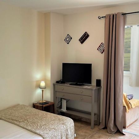 Grand Studio Lumineux - Saint Gilles Les Bains Apartment Luaran gambar