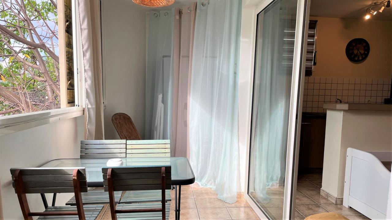 Grand Studio Lumineux - Saint Gilles Les Bains Apartment Luaran gambar