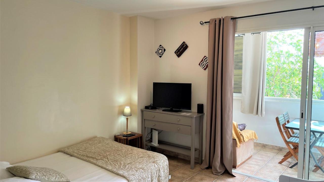 Grand Studio Lumineux - Saint Gilles Les Bains Apartment Luaran gambar